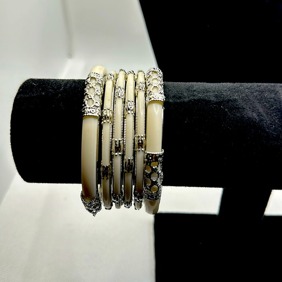 White and silver fashionable bracelet, set of 6 - Picture 1 of 2